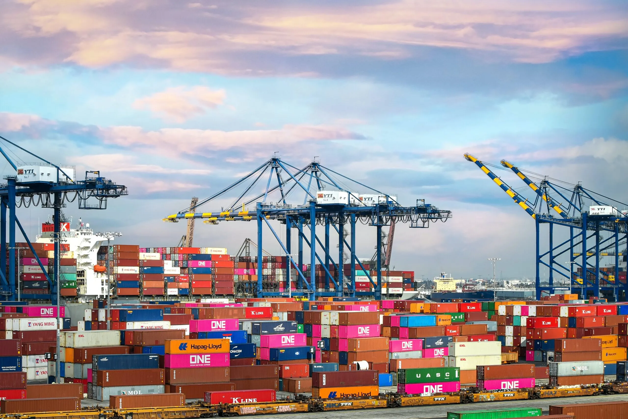 Logistieke digitale ontwikkeling in eenvoudige en schaalbare stappen